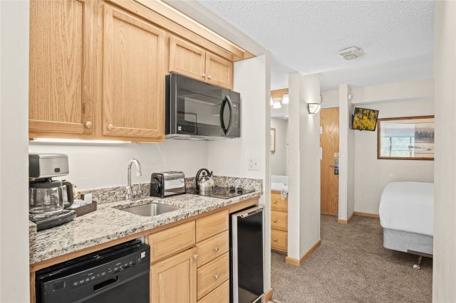 640 Village Road 4522 photo 14