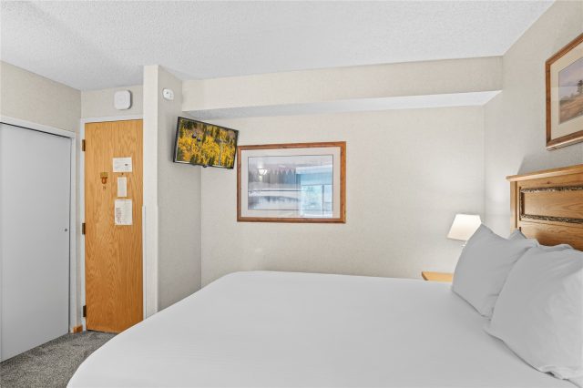 640 Village Road 4522 photo 15