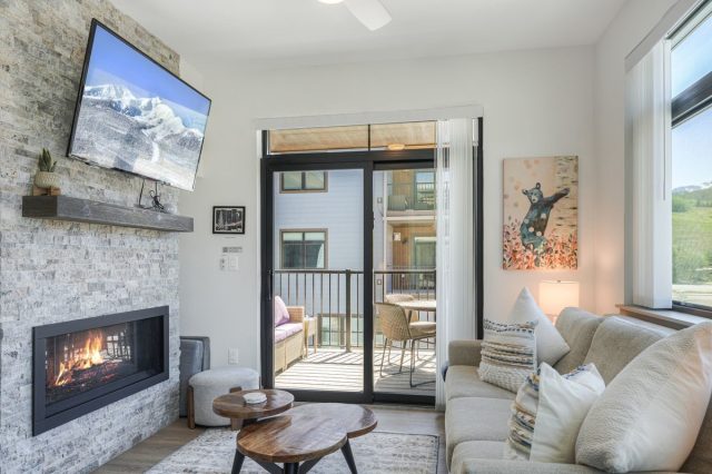 Condo in 4th Street Crossing, Silverthorne — photo 3 Condo in 4th Street Crossing, Silverthorne, CO — photo 3 (MLS S1069762)