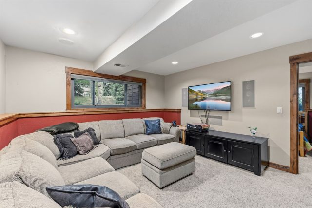 773 Hunters Circle photo 11