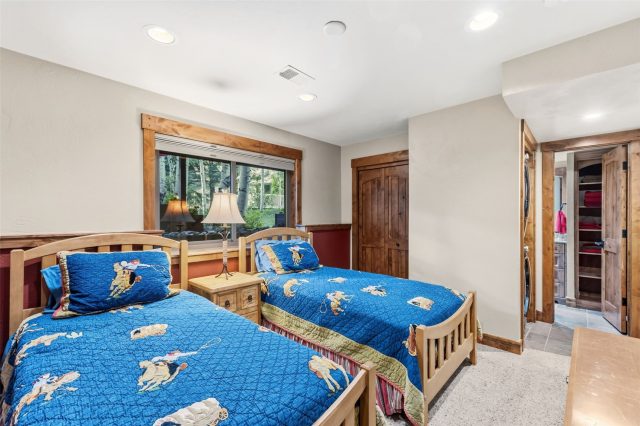 773 Hunters Circle photo 32