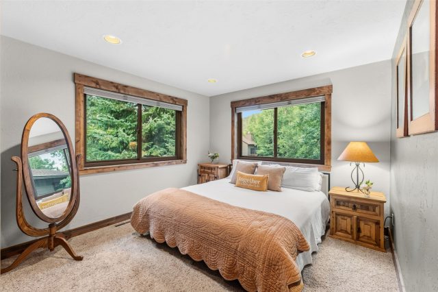 773 Hunters Circle photo 8