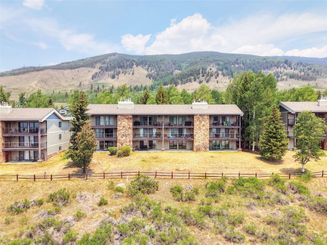 Condo in Dillon Bay In Corinthian Hill Condo, Dillon — photo 1 Condo in Dillon Bay In Corinthian Hill Condo, Dillon, CO — photo 1 (MLS S1069772)