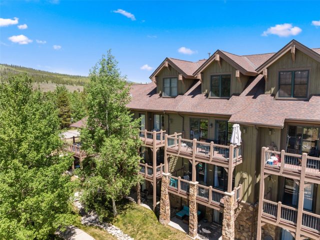 Condo in Highland Greens Lodge, Breckenridge — photo 3 Condo in Highland Greens Lodge, Breckenridge, CO — photo 3 (MLS S1069773)