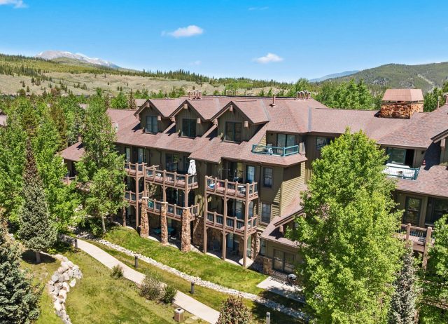 Condo in Highland Greens Lodge, Breckenridge — photo 4 Condo in Highland Greens Lodge, Breckenridge, CO — photo 4 (MLS S1069773)
