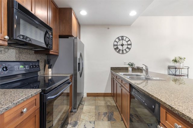 Condo in Highland Greens Lodge, Breckenridge, CO — photo 6 (MLS S1069773)