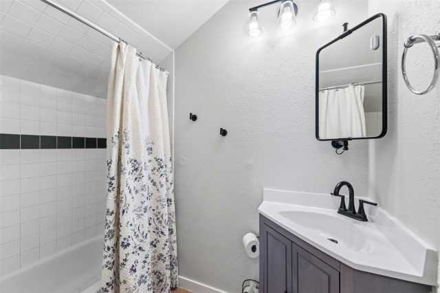 256 Cove Boulevard 7 photo 15