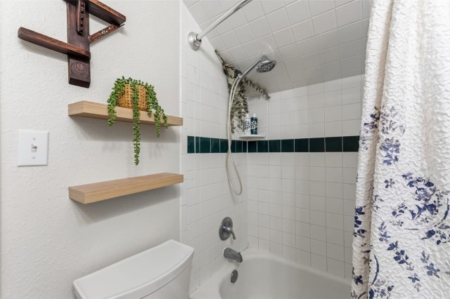 256 Cove Boulevard 7 photo 16