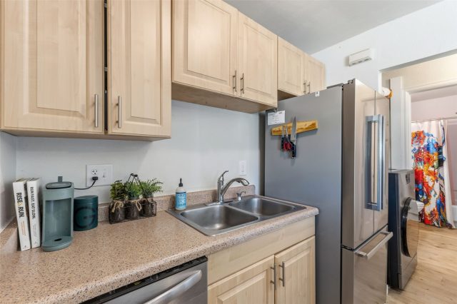 256 Cove Boulevard 7 photo 8