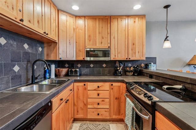 Condo in Miners Candle Condo, Breckenridge, CO — photo 4 (MLS S1069804)