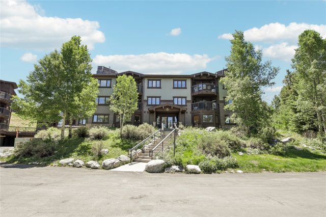 Condo in Woods Manor, Breckenridge, CO — photo 2 (MLS S1069813)