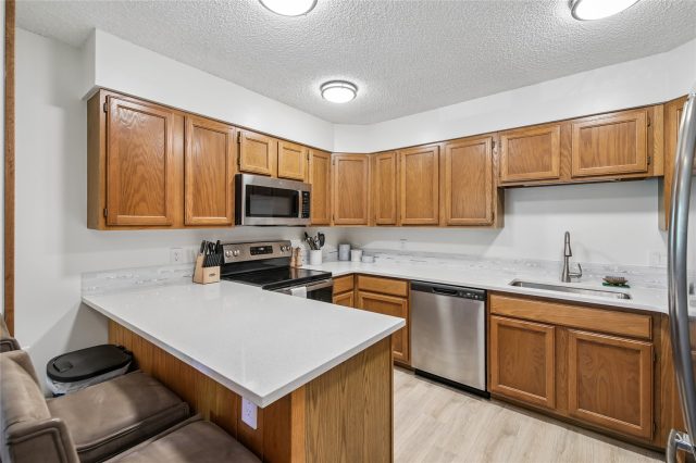 Condo in Woods Manor, Breckenridge, CO — photo 6 (MLS S1069813)