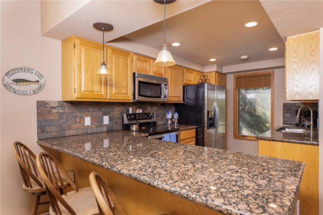 140 Creekside Drive E photo 12