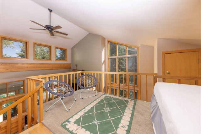 140 Creekside Drive E photo 16