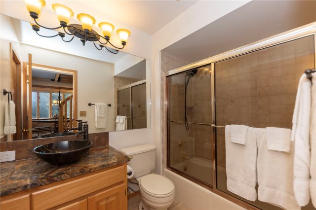140 Creekside Drive E photo 20