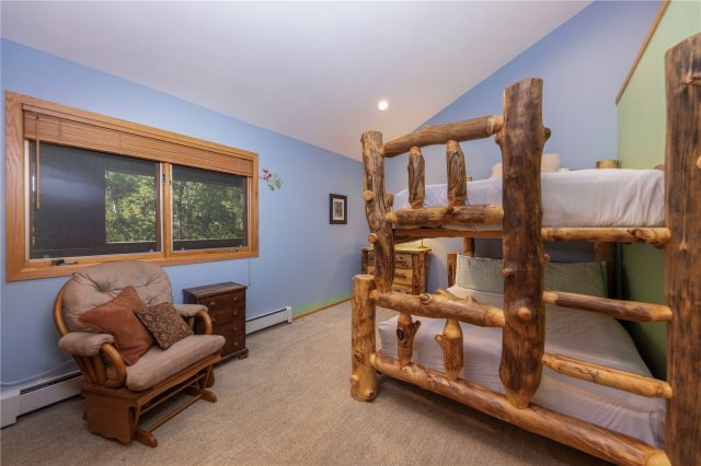 140 Creekside Drive E photo 21
