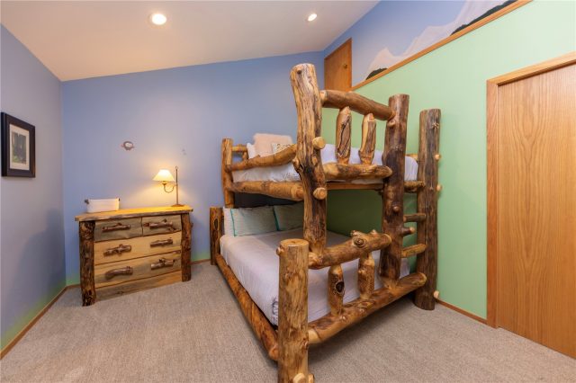 140 Creekside Drive E photo 22