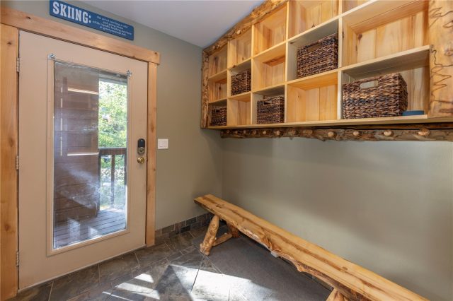 140 Creekside Drive E photo 24