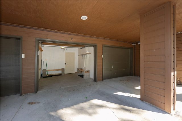 140 Creekside Drive E photo 25