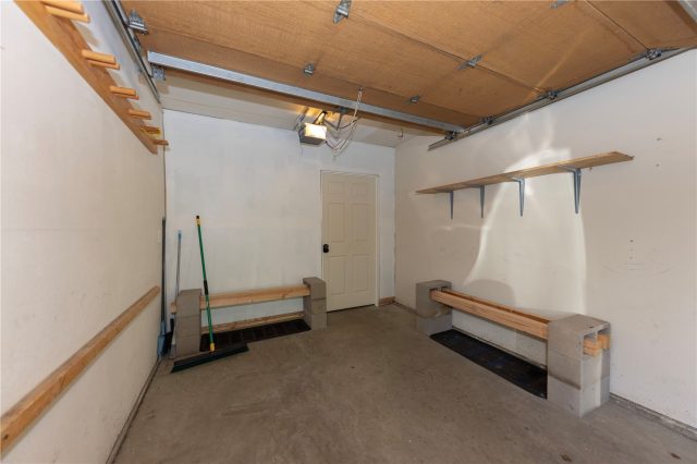 140 Creekside Drive E photo 26