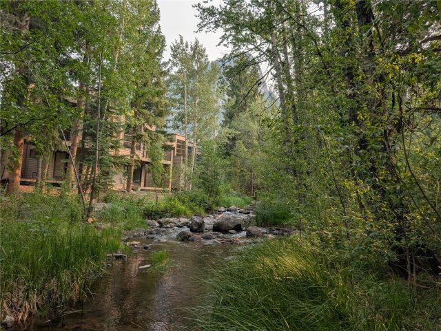 140 Creekside Drive E photo 27