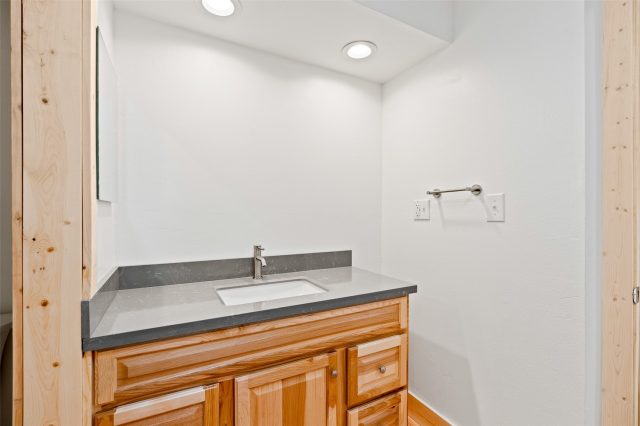246 Broken Lance Drive 103 photo 15