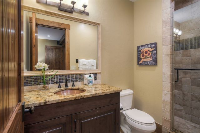 560 Beeler Place photo 26
