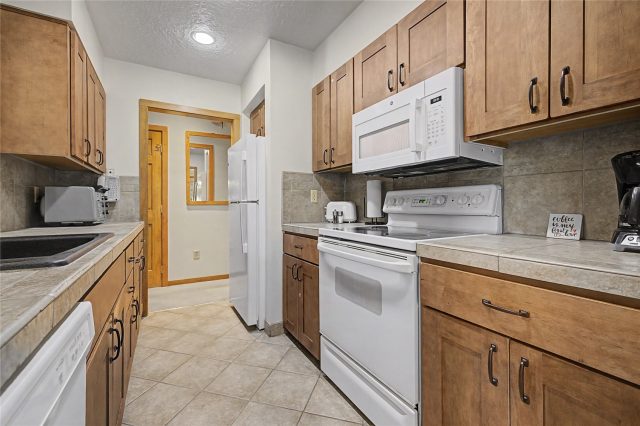 22300 Us Highway 6 1725 photo 14