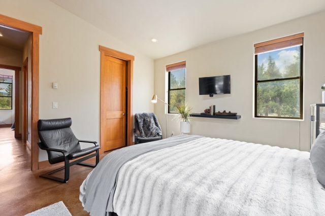 253 Highwood Terrace photo 24