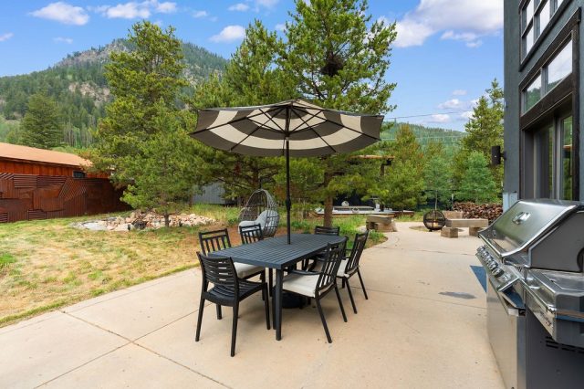 253 Highwood Terrace photo 30
