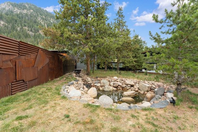253 Highwood Terrace photo 31