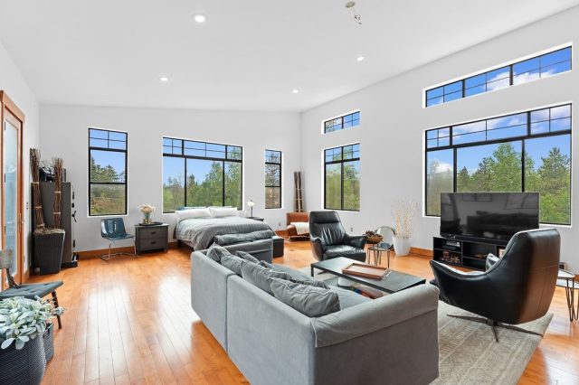 253 Highwood Terrace photo 33