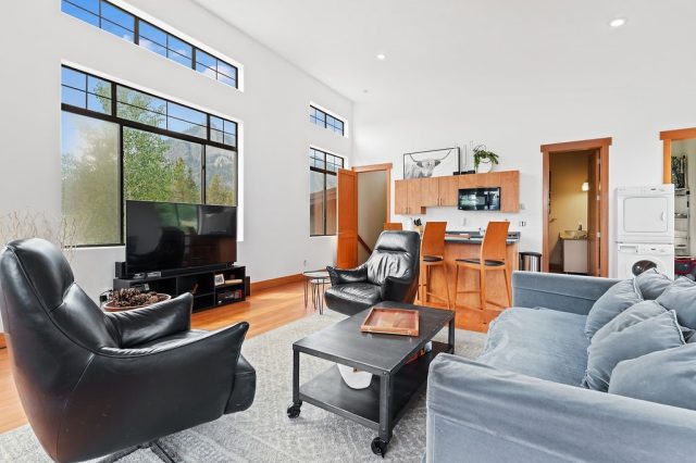 253 Highwood Terrace photo 35