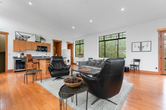253 Highwood Terrace photo 36