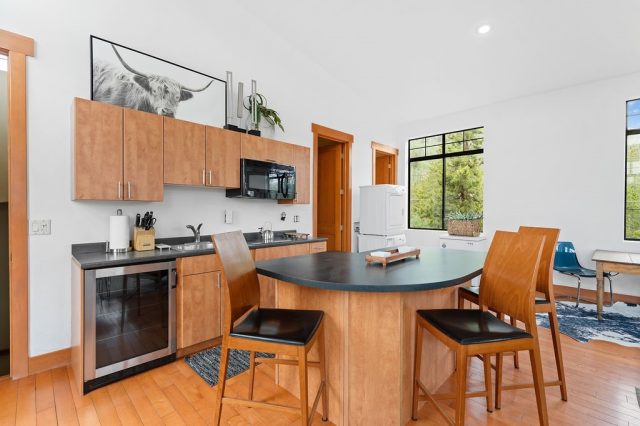 253 Highwood Terrace photo 37