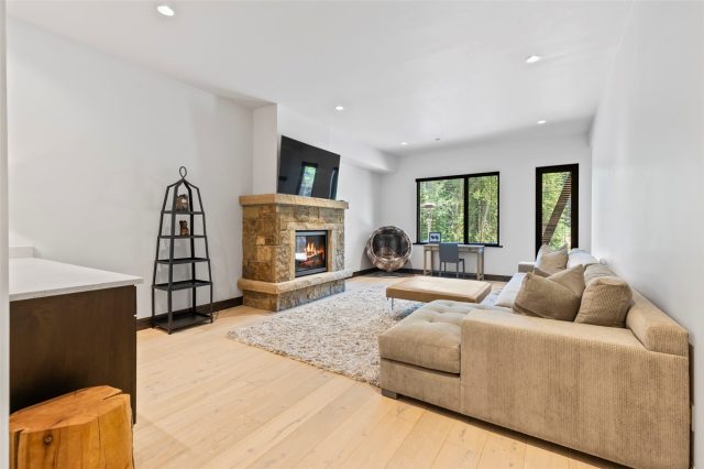279 River Park Drive photo 24