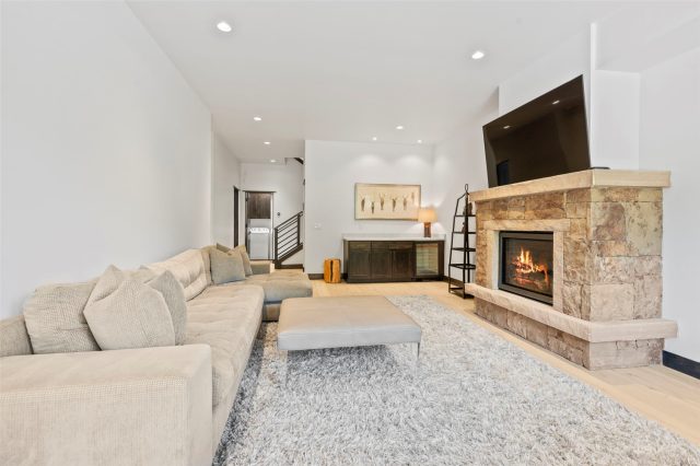 279 River Park Drive photo 26