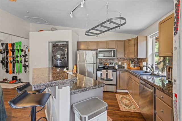 140 Wildernest Court 104 photo 16