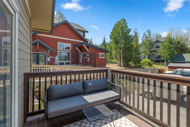 140 Wildernest Court 104 photo 35