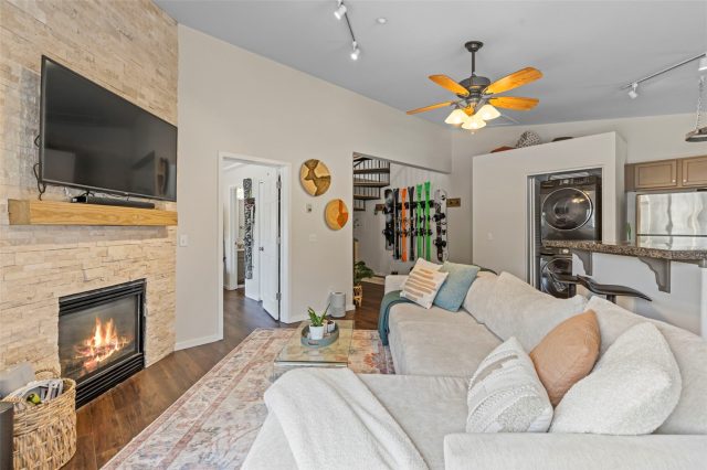 140 Wildernest Court 104 photo 8