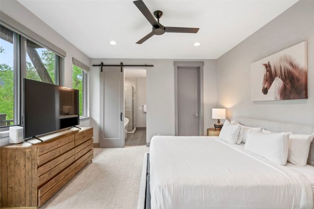 158 Caravelle Drive 23 photo 11