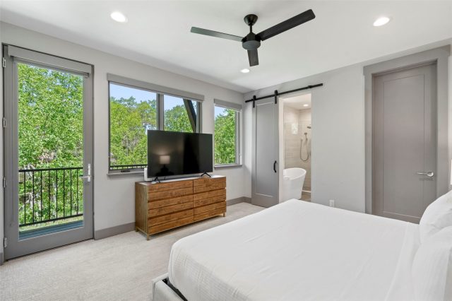 158 Caravelle Drive 23 photo 12