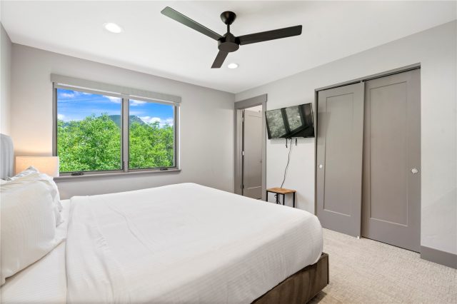 158 Caravelle Drive 23 photo 26