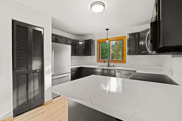 53 Royal Drive photo 11