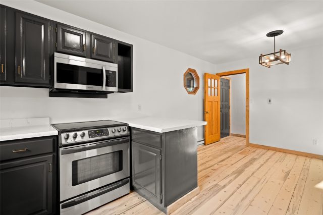 53 Royal Drive photo 13