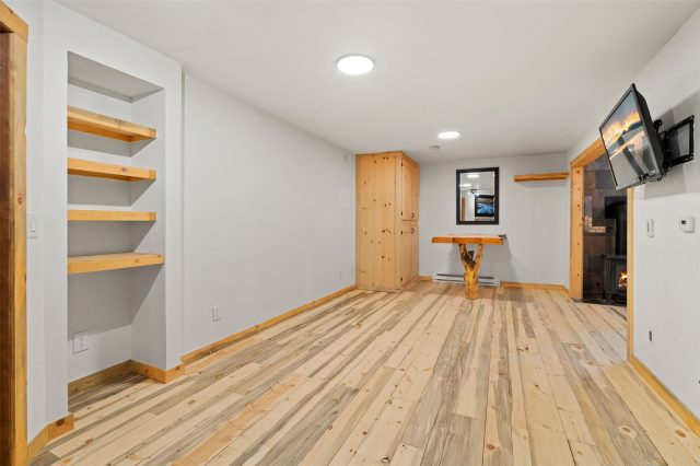 53 Royal Drive photo 28