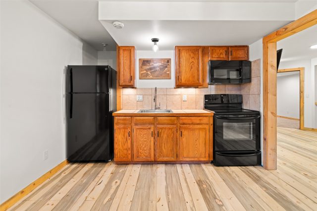 53 Royal Drive photo 32