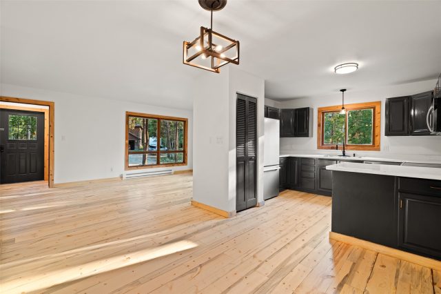 53 Royal Drive photo 8