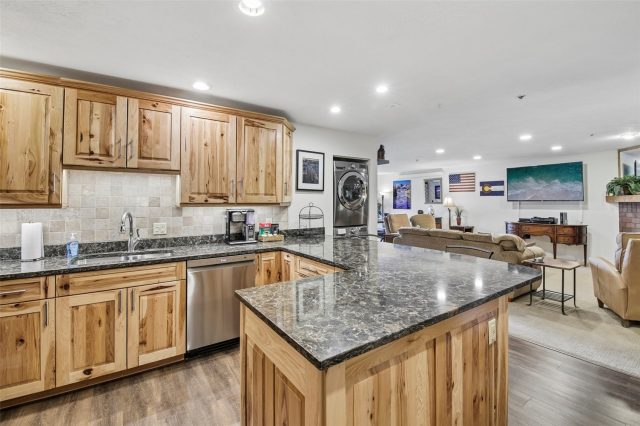 Condo in Cimarron Condo, Breckenridge, CO — photo 1 (MLS S1070002)