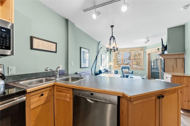 140 Ida_belle Drive 8263 photo 15